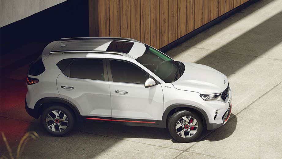 side view of a Glacier White Pearl Kia Sonet 2020-2023