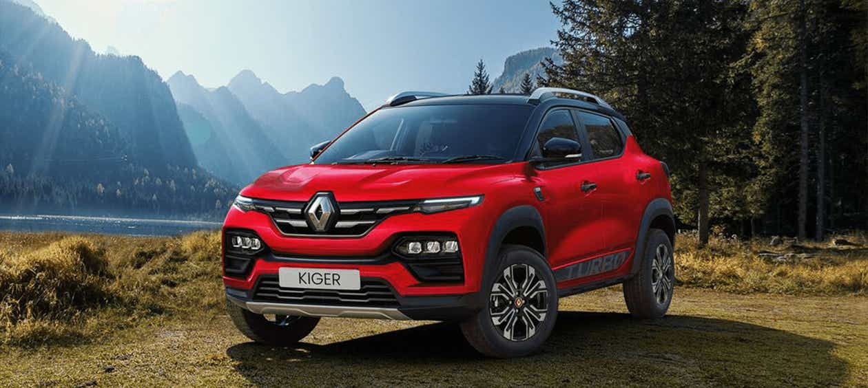 front three-quarter of a Radiant Red Renault Kiger 2023-2024