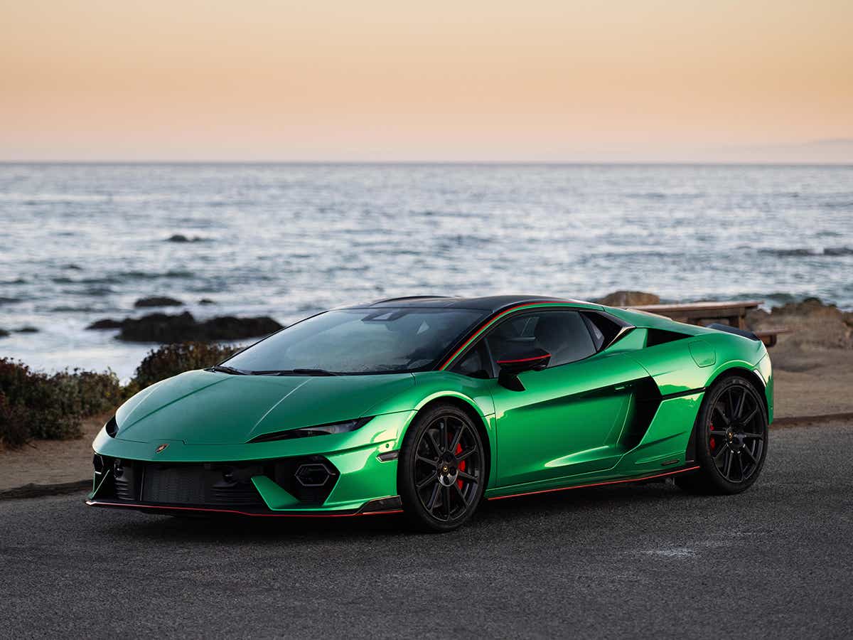 front three-quarter of a Lamborghini Temerario by the seaside