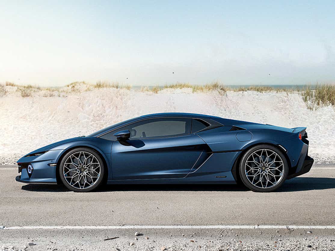 side view of a Blu Eleos Lamborghini Temerario