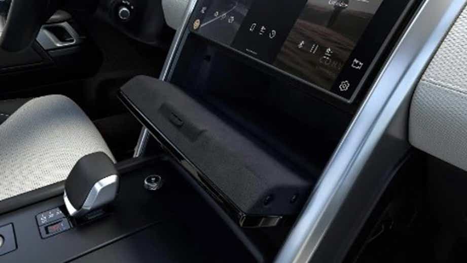 Interior dashboard and center console of a Land Rover Discovery