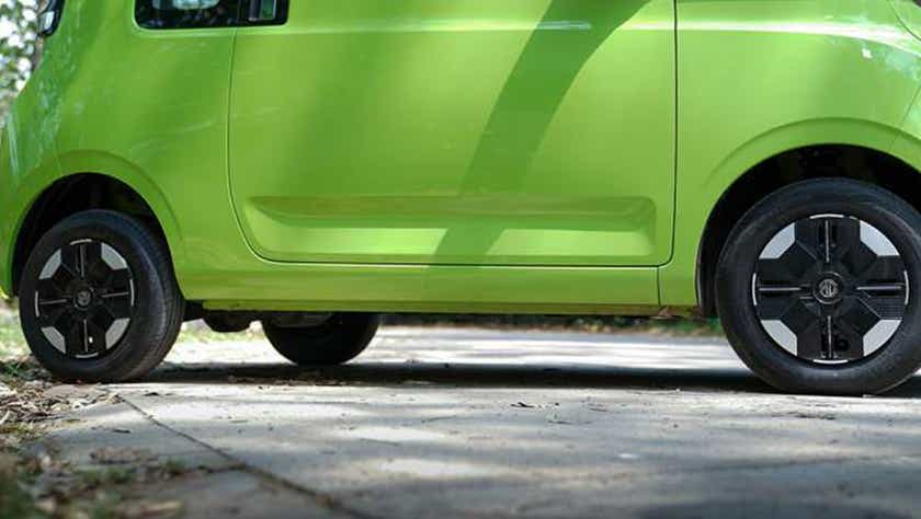 side profile lower body of a Apple Green With Starry Black MG Comet EV