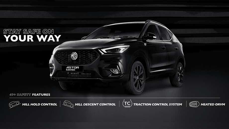 Front three-quarter view of a Starry Black MG Astor