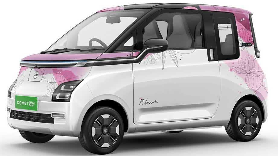 front three-quarter view of a MG Comet EV