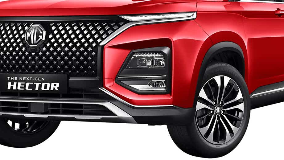 front three-quarter of a MG Hector Plus