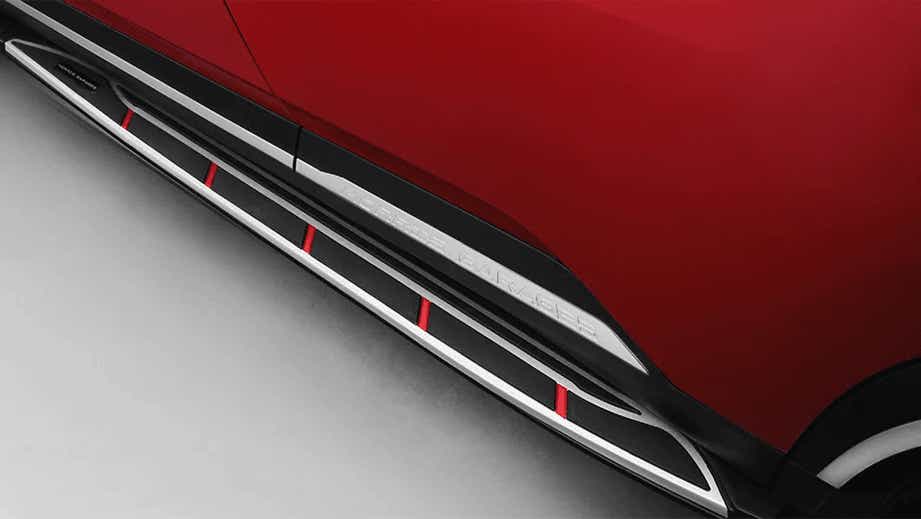 Side skirt close-up of a MG Hector Plus