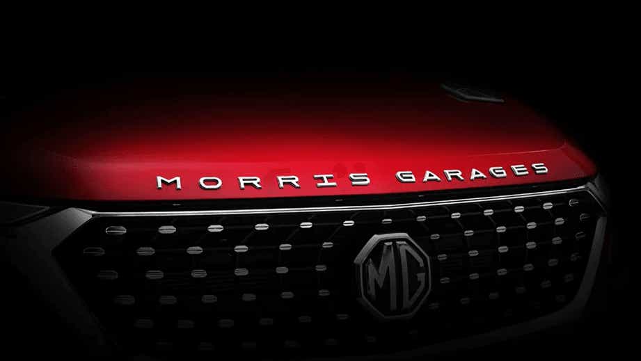 Front grille and hood of a MG Hector Plus