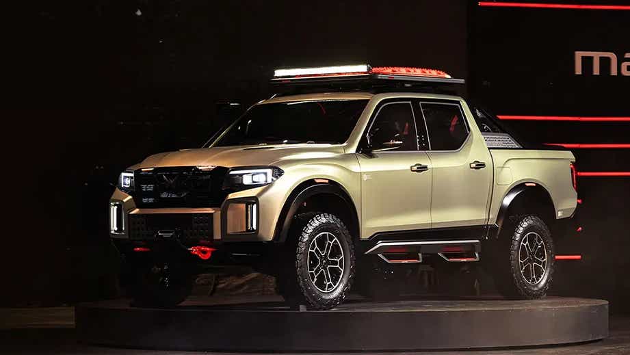 front three-quarter view of a Mahindra Global Pik Up