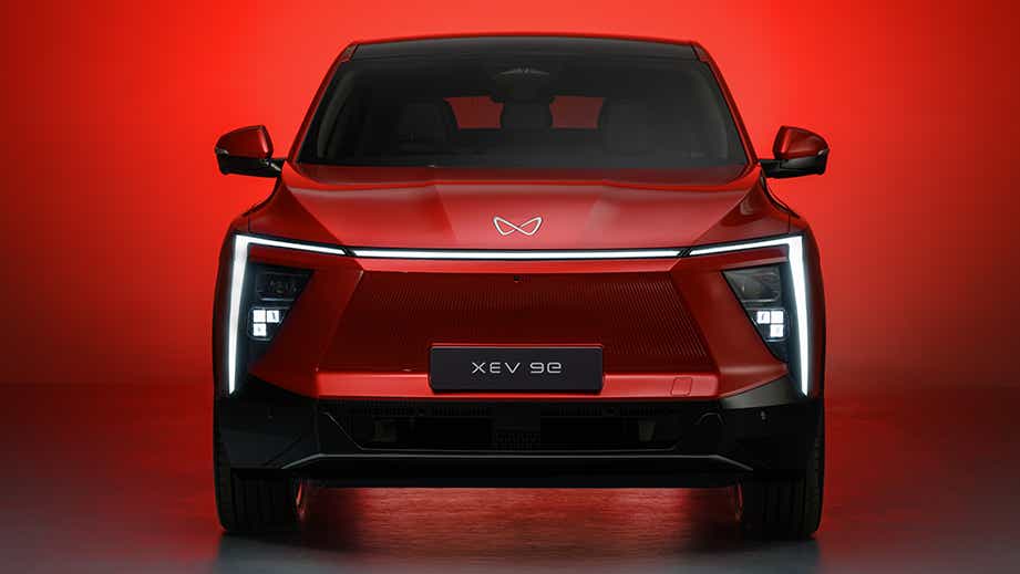 front view of a Mahindra XEV 9E