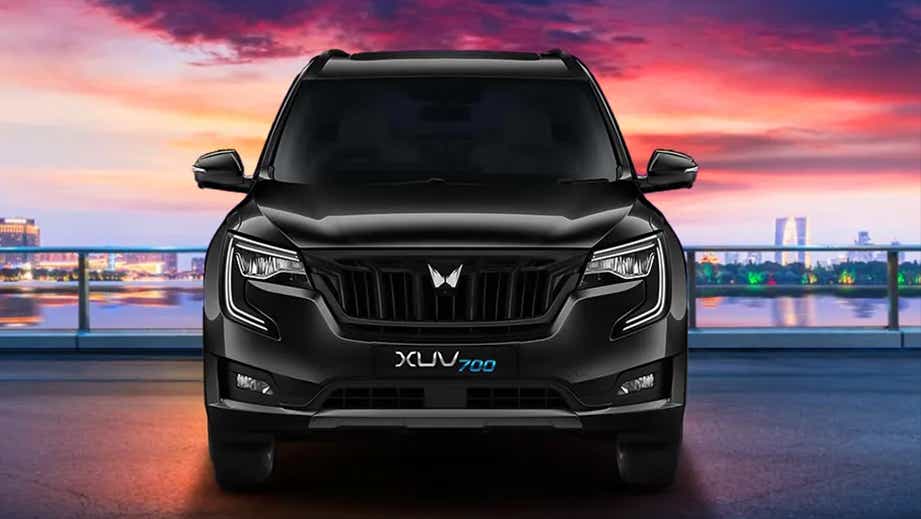 Front view of a Mahindra XUV700