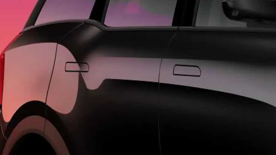 side door and rear quarter view of a Mahindra XUV700