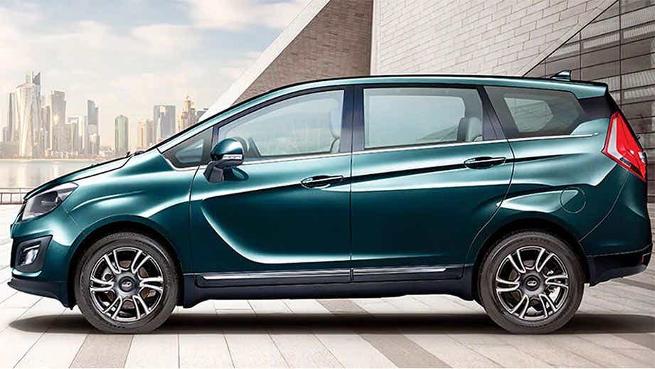 side view of a Mahindra Marazzo