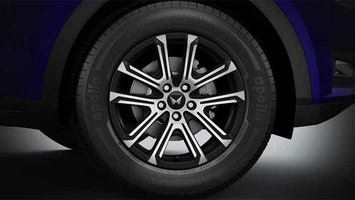 Close-up of a wheel of a Mahindra XUV700