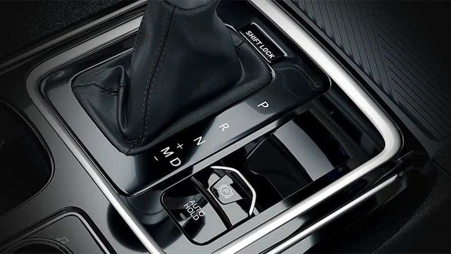 Gear selector and central console of a Mahindra XUV700