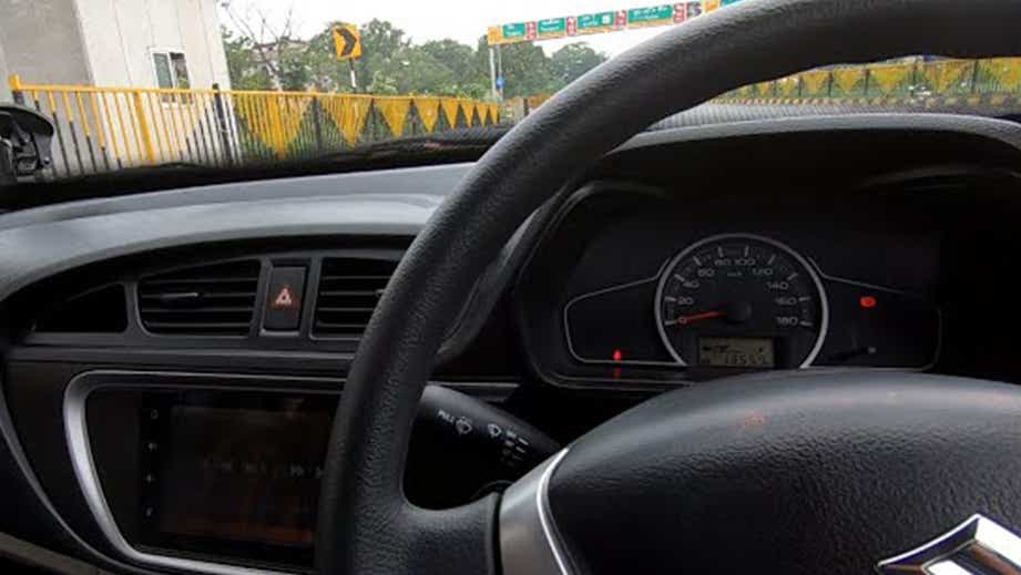 interior dashboard of a Solid White Maruti Suzuki Alto Tour