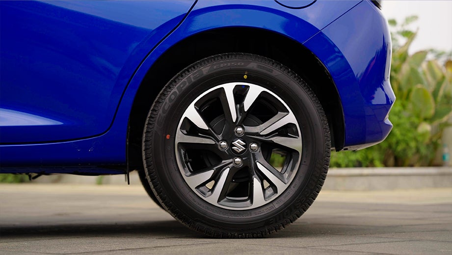 rear wheel and fender of a Maruti Suzuki Swift