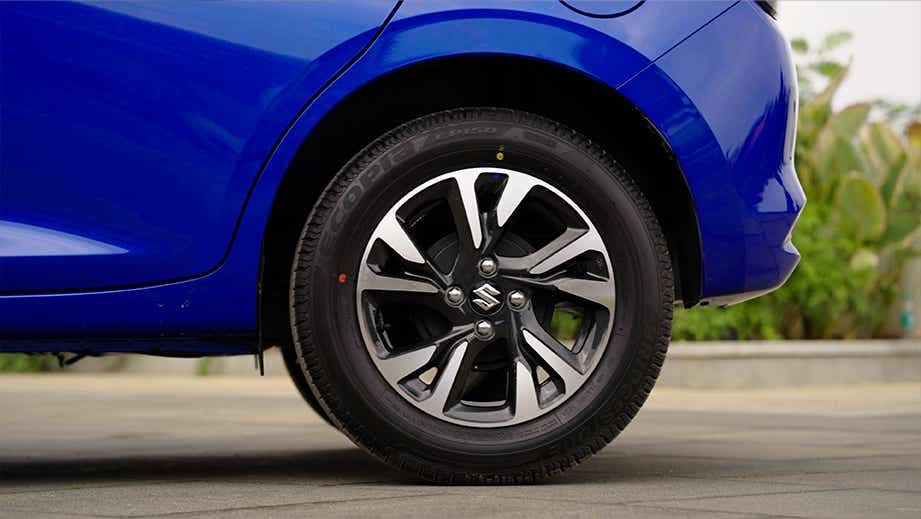 rear wheel and fender of a Maruti Suzuki Swift