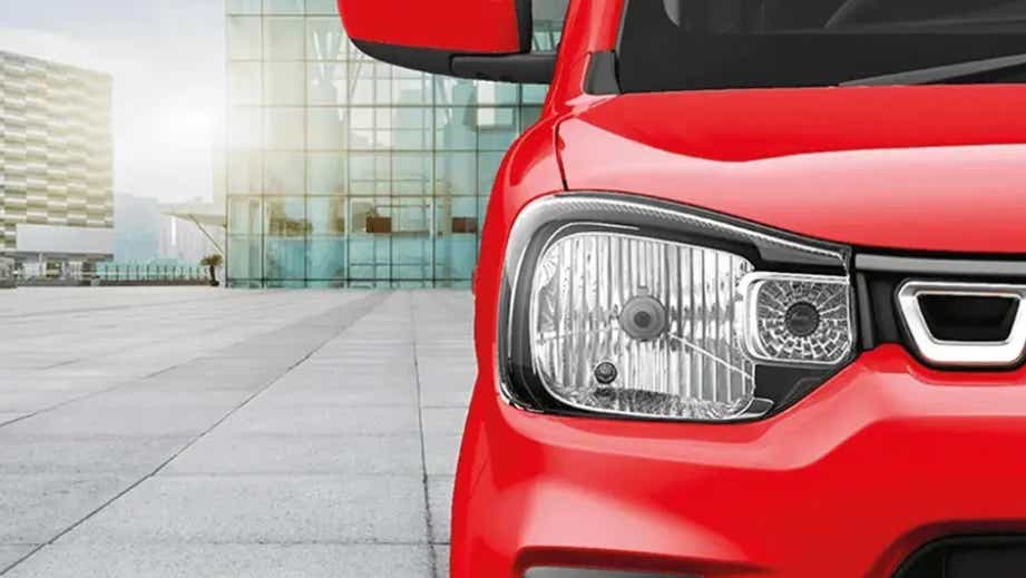 Headlight close-up of a Maruti Suzuki S-Presso