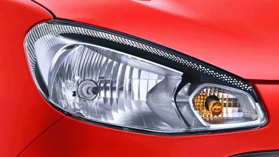 Headlight close-up of a Maruti Suzuki Alto K10