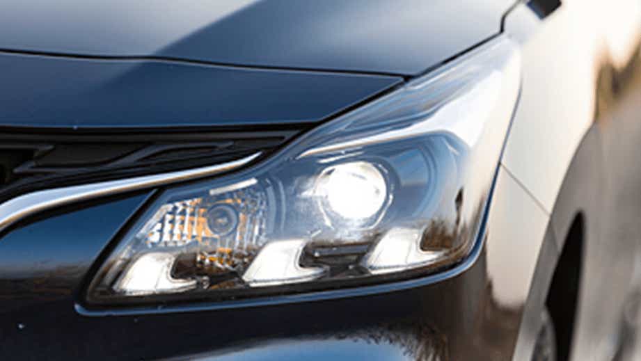 headlight close-up of a Maruti Suzuki Baleno