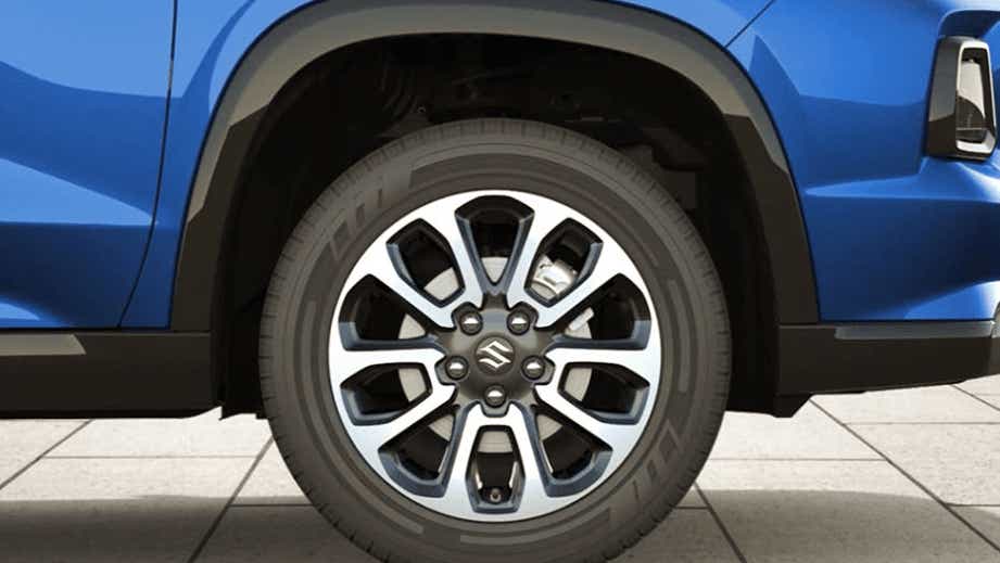 Front wheel and fender of a Maruti Suzuki Grand Vitara