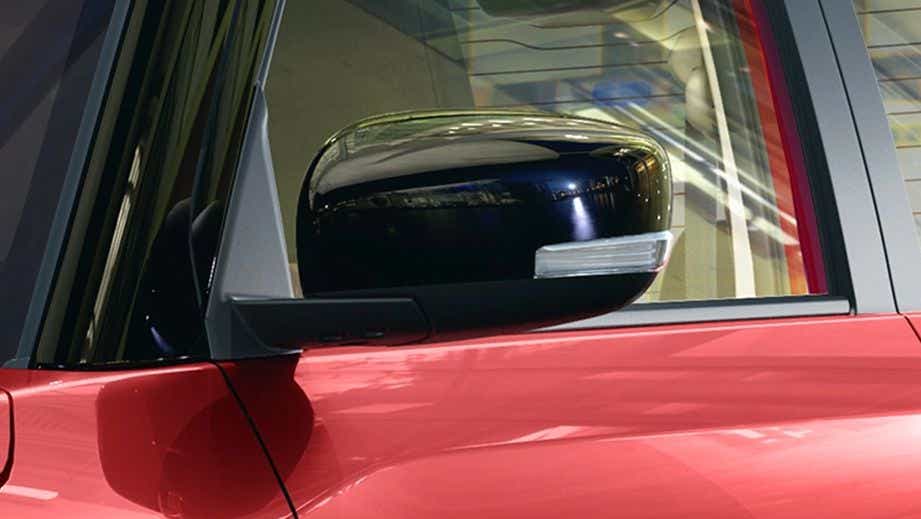 Side mirror close-up of a Maruti Suzuki Wagon R