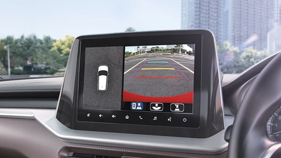 Reverse camera view on infotainment screen of a Maruti Suzuki Brezza