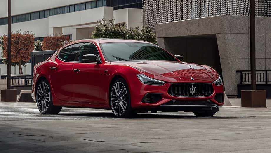 front three-quarter of a Rosso Folgore Maserati Ghibli