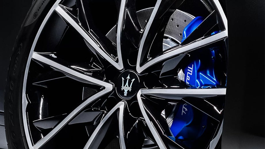 Close-up of a wheel rim of a Maserati Ghibli