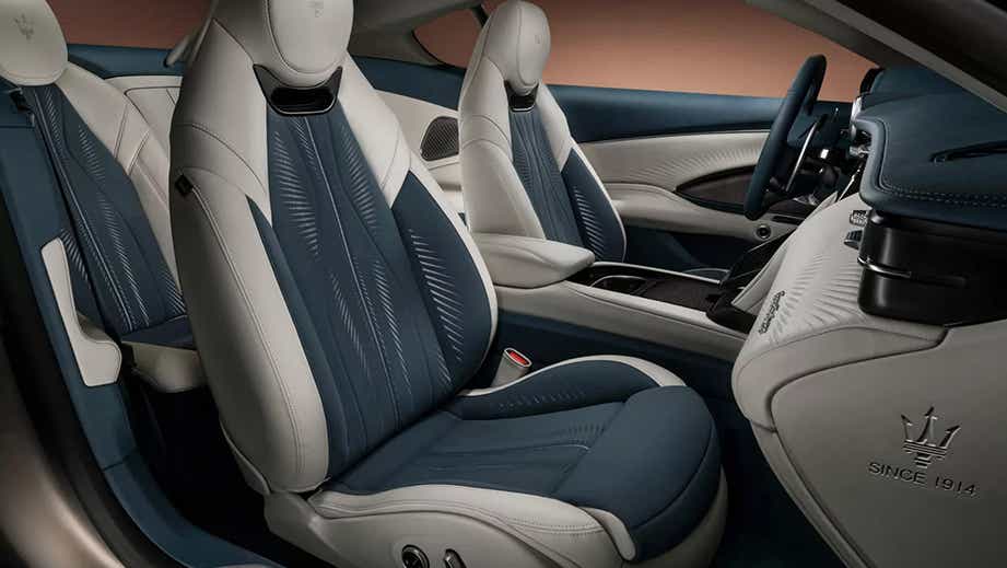 interior front seats view of a Maserati GranTurismo