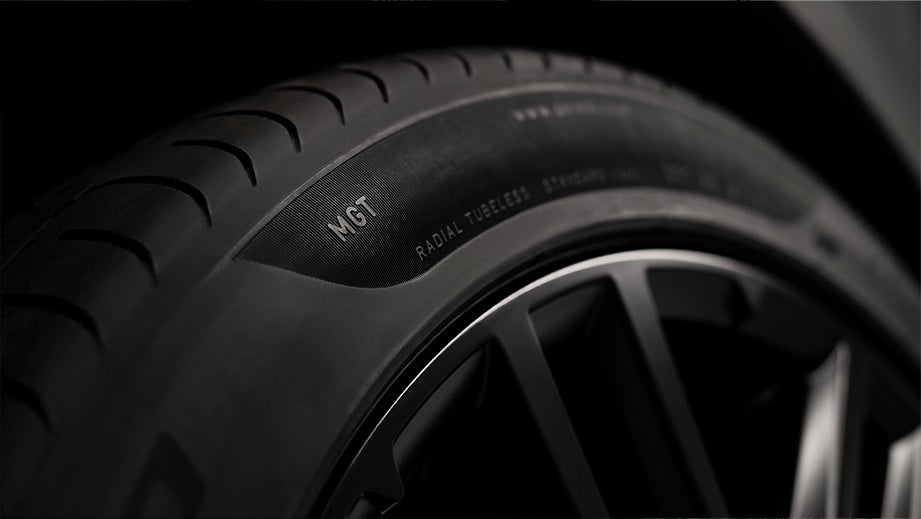 close-up of a wheel and tire of a Maserati Quattroporte