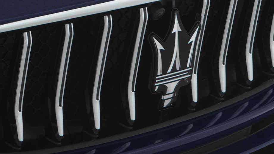 front grille close-up of a Maserati Quattroporte
