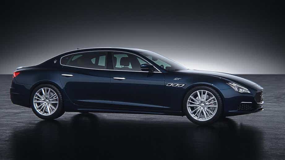 side view of a Blu Nobile Maserati Quattroporte