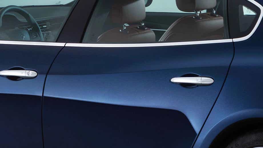 side doors and rear seats view of a Blu Nobile Maserati Quattroporte