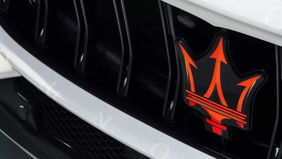 Front grille close-up of a Maserati Quattroporte