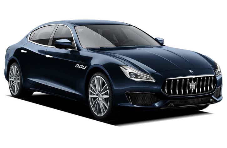 front three-quarter of a Blu Nobile Maserati Quattroporte