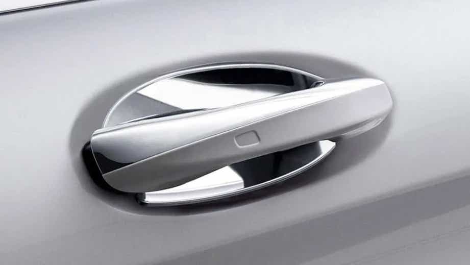 Close-up of the door handle of a Mercedes-Benz AMG E 53 Cabriolet