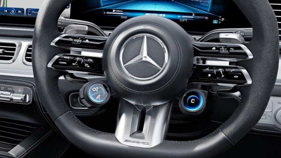 Steering wheel and dashboard of a Mercedes-Benz AMG GLE 53 Coupe