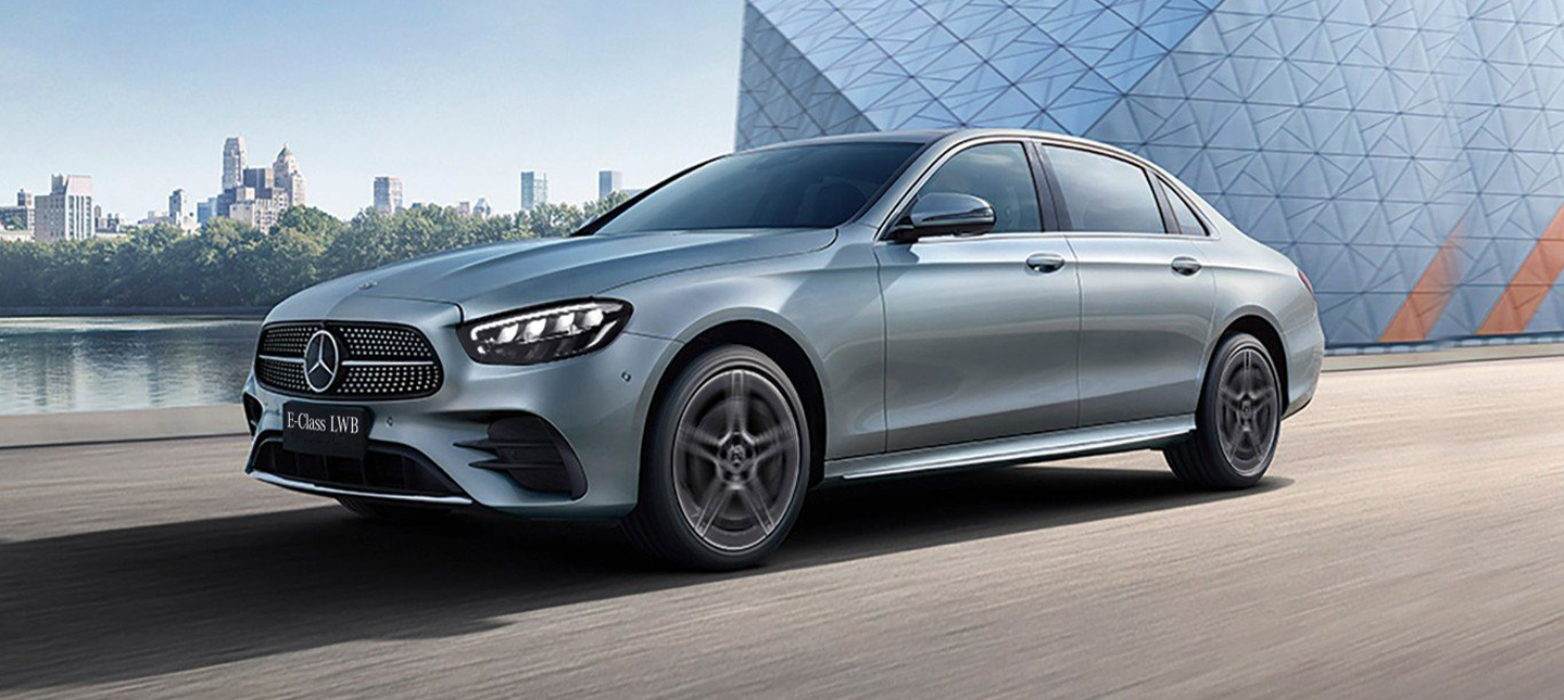 front three-quarter view of a Mercedes-Benz E-Class 2021-2023
