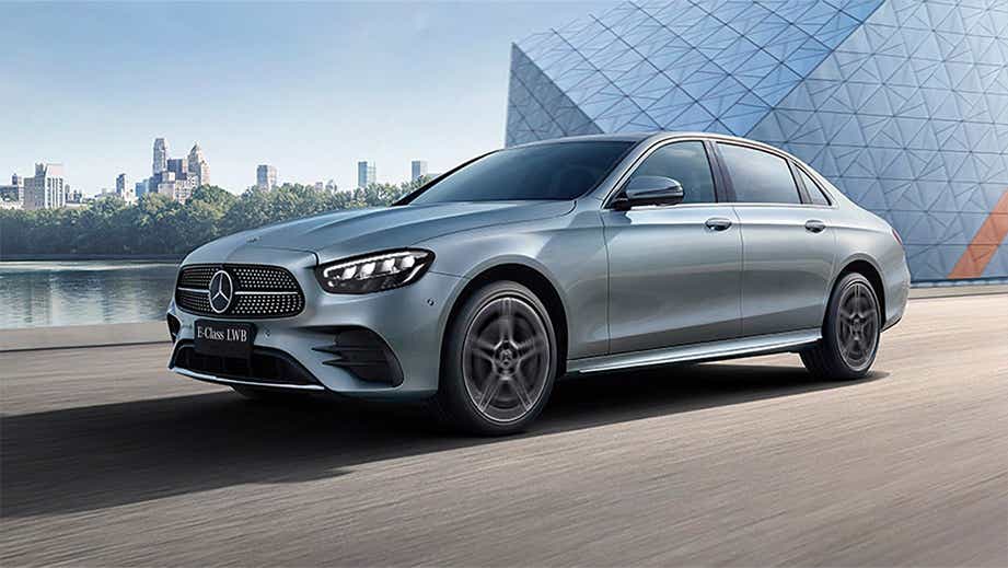 front three-quarter view of a Mercedes-Benz E-Class 2021-2023