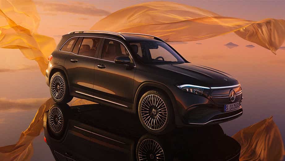 front three-quarter view of a Mercedes-Benz EQB 2022-23