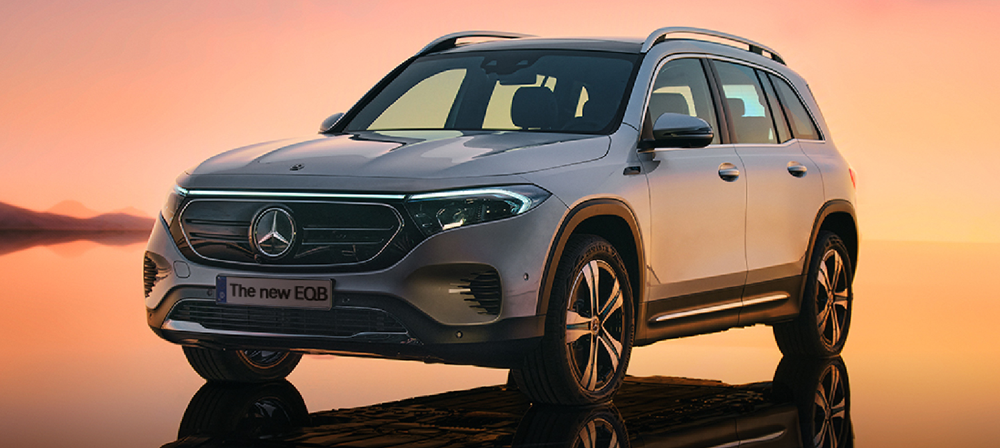 Front three-quarter view of a Mercedes-Benz EQB 2022-23