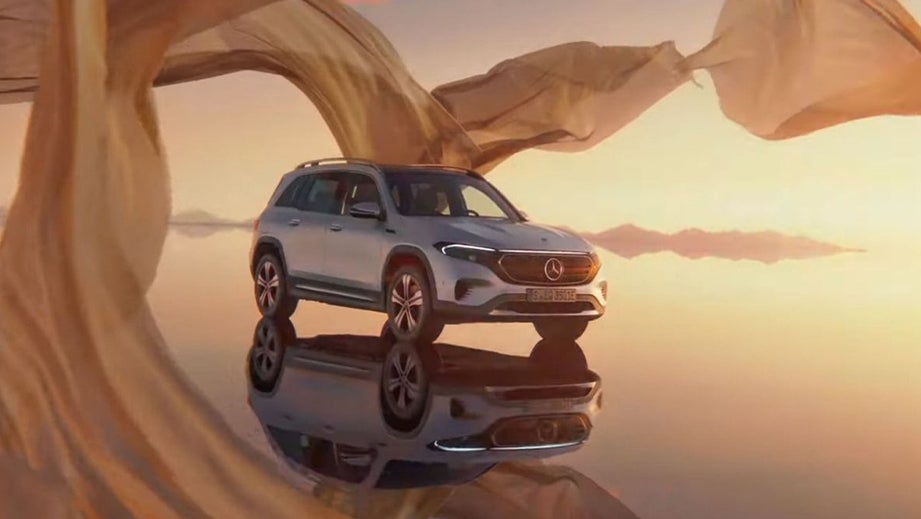 front three-quarter view of a Mercedes-Benz EQB 2022-23