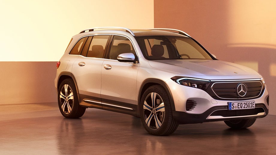 front three-quarter view of a Mercedes-Benz EQB 2022-23