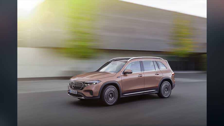side view of a Mercedes-Benz EQB 2022-23