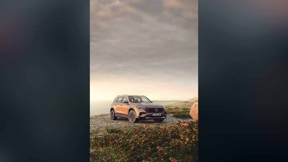 front three-quarter of a Mercedes-Benz EQB 2022-23