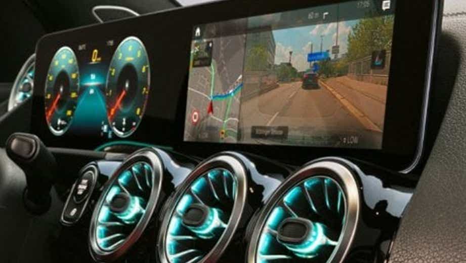 Dashboard and infotainment screen of a Mercedes-Benz GLA 2021-23