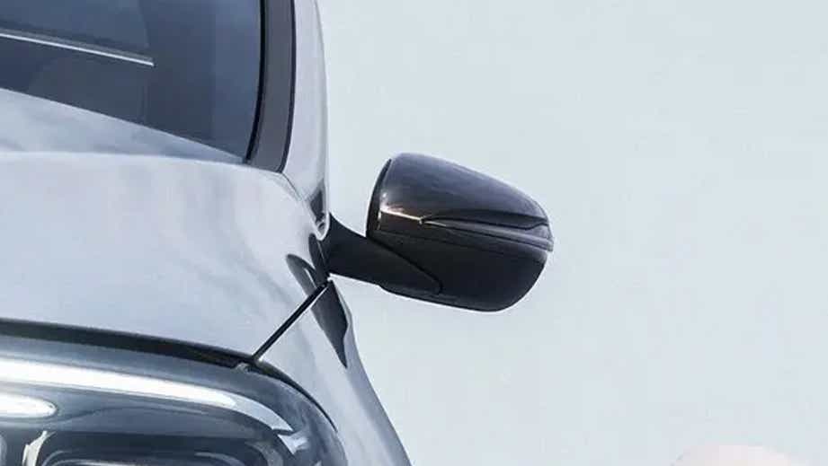 Side mirror and headlight close-up of a Mercedes-Benz GLE