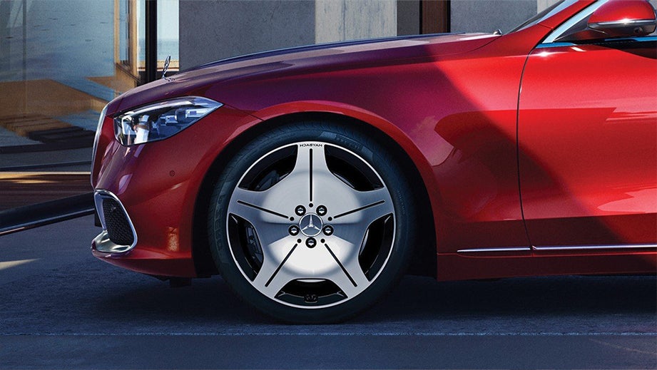 front wheel and fender of a Mercedes-Benz Maybach S-Class