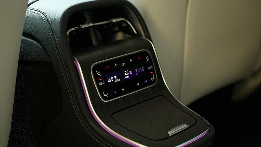 Rear climate control console of a Mercedes-Benz E-Class